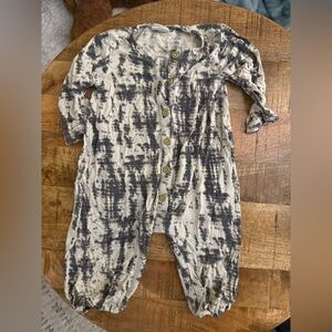 Kate Quinn Cream and Gray Tie-Dye Kids One Piece